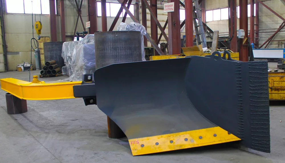 Лесной плуг для бульдозера SHANTUI SD-16 вид сбоку